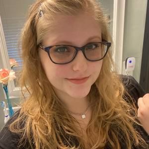 Meet your Posher, Alexis